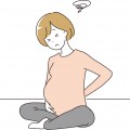 妊婦　腰痛　座っている
