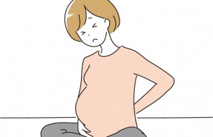 妊婦　腰痛　座っている